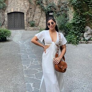 Open-back Front Knot White Maxi Dress with Flowy Short Sleeves